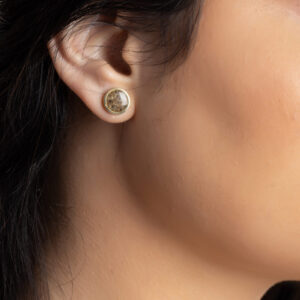 Aanyeh Charms' Eternal Circle Earrings filled with sand. Symbolizing the infinite nature of love and memories. آنية.