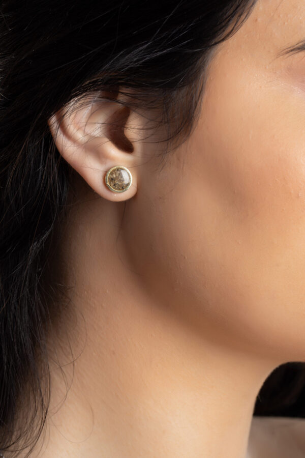 Aanyeh Charms' Eternal Circle Earrings filled with sand. Symbolizing the infinite nature of love and memories. آنية.